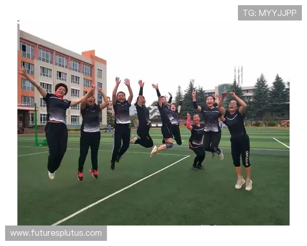 从排球训练中领悟团队合作与坚韧精神的成长体会